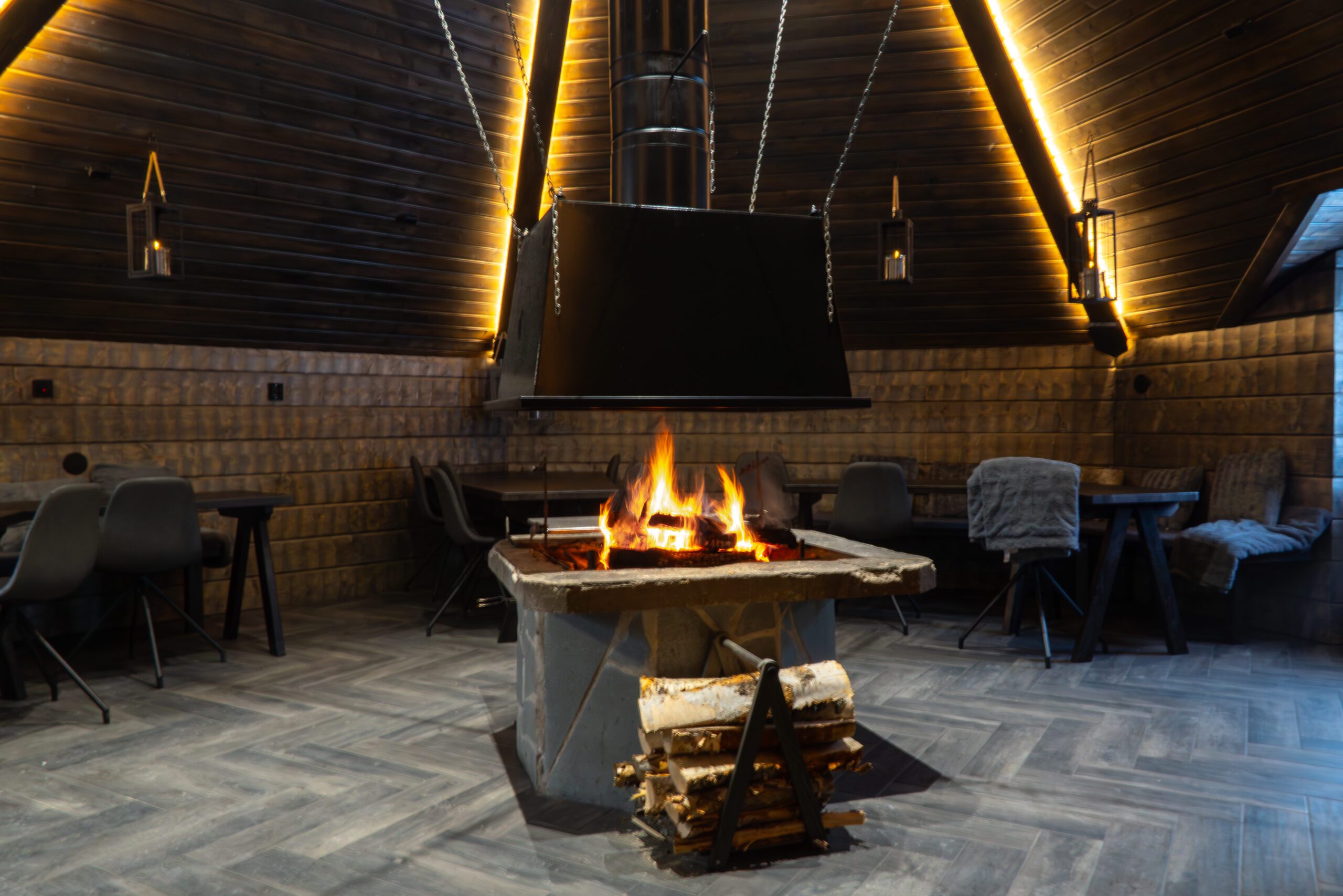 Small Kota - Arctic Snowhotel & Glass Igloos wedding planning by Rovaniemi Weddings