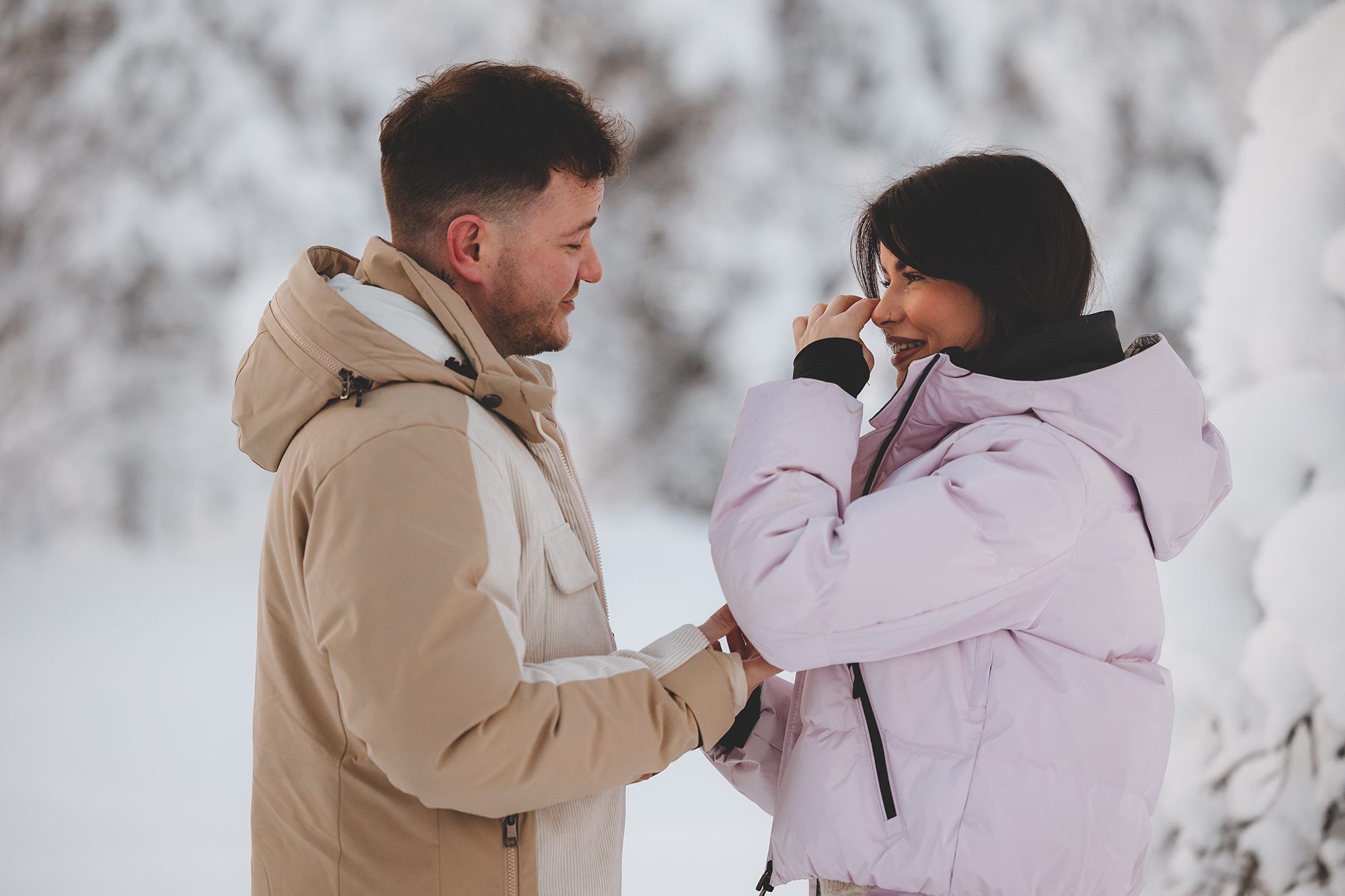 Valkokuvaaja Tina Proposals by Rovaniemi Weddings 4